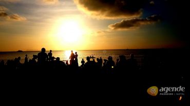 P&ocirc;r do sol & happy hour